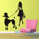 Декоративная наклейка девушка гуляет с собакой
