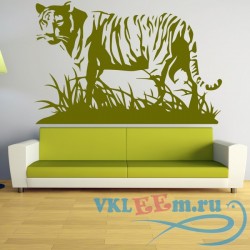 Декоративная наклейка Стоящий тигр в траве